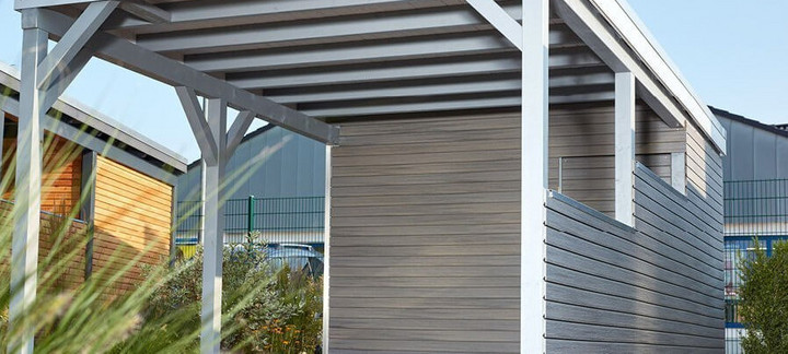 weißer Carport aus Holz
