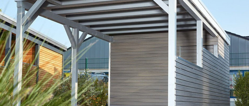 weißer Carport aus Holz