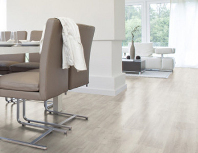 Esszimmer mit rigid Vinyl